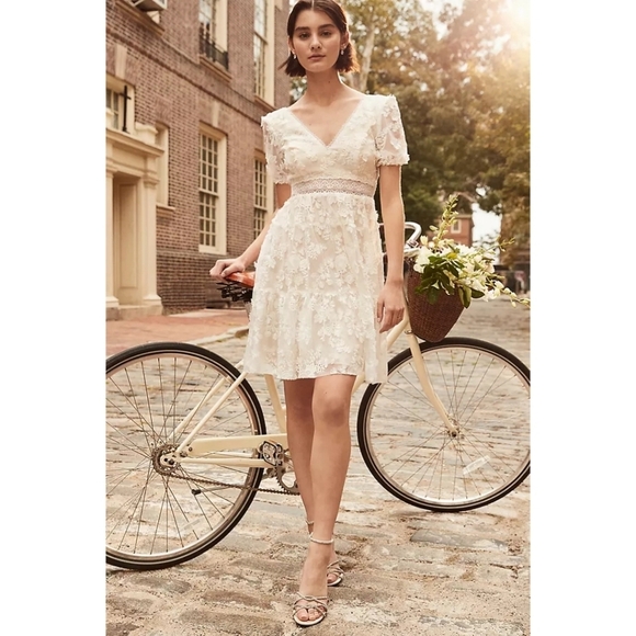 DB Studio Nwt 3D Soft White Floral Lace V-Neck Short Dress, Size 12 - Picture 4 of 16